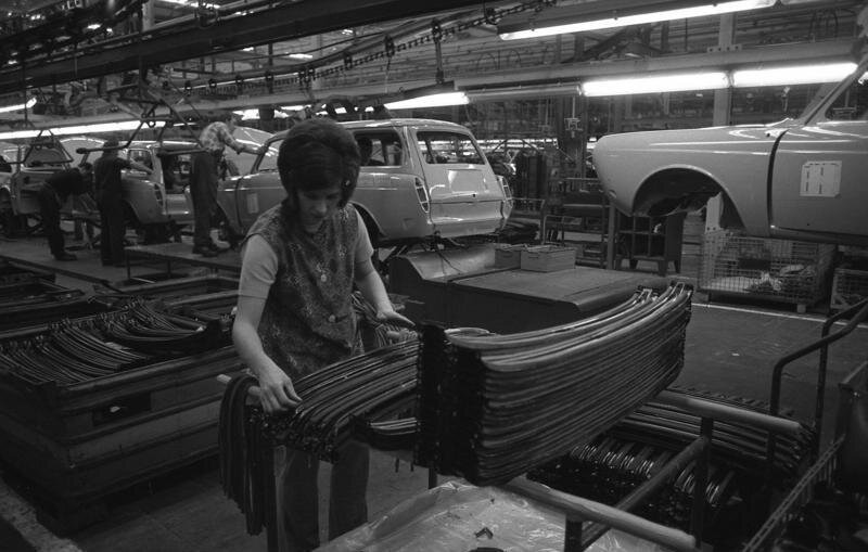 Bundesarchiv_B_145_Bild-F038792-0004_Wolfsburg_VW_Autowerk.jpg.79a9b9deafc710aad29f62ba9d31d219.jpg